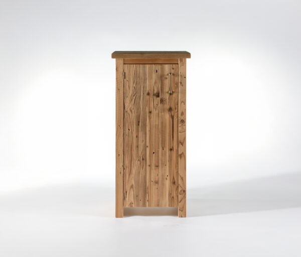 Narrow Commode